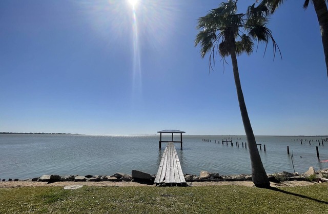 Charming Waterfront House w/Private Fishing Pier