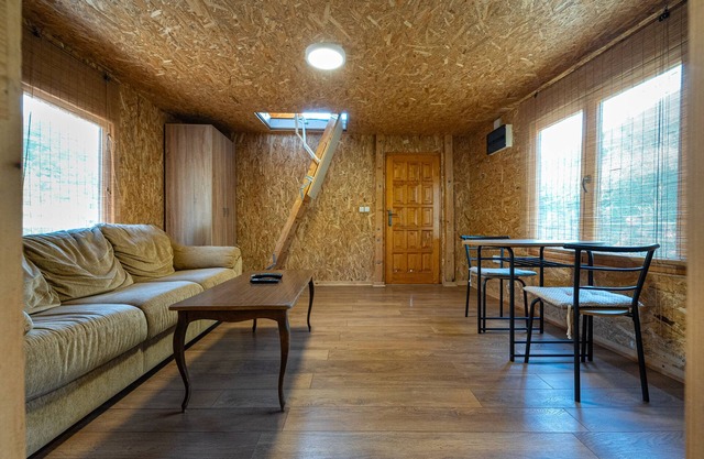 Charming wood cabin in the heart of a farm, surrounded by nature and fresh air.