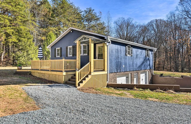 Charming Yadkin Valley Cottage w/Deck & Yard