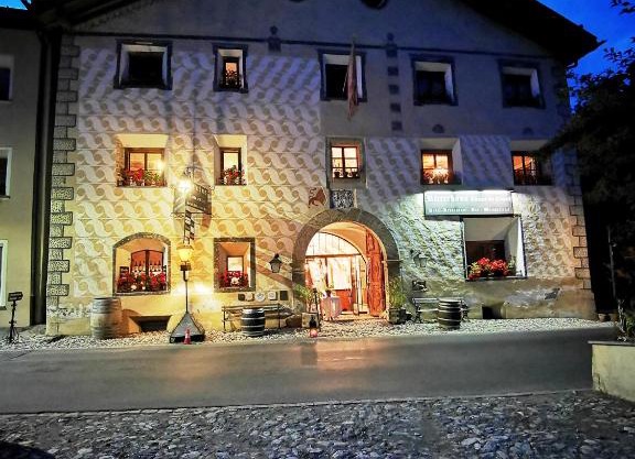 Chasa de Capol - Historische Gaststätte & Weinkellerei