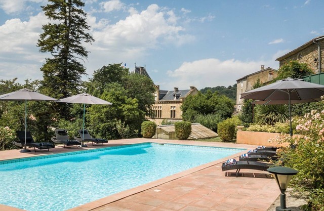 Chateau Chemin Vert - Six Bedroom Castle, Sleeps 16