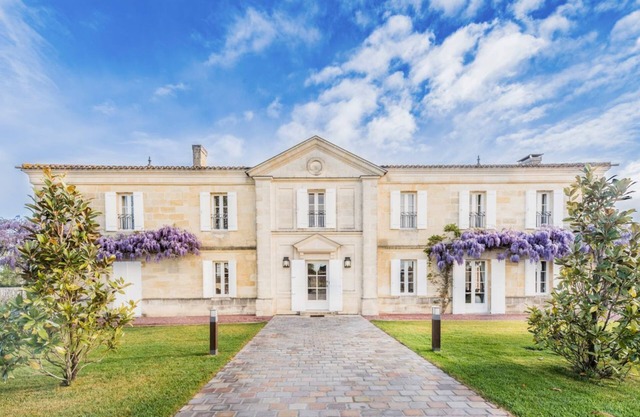 Chateau Grand Cru - Five Bedroom Castle, Sleeps 10