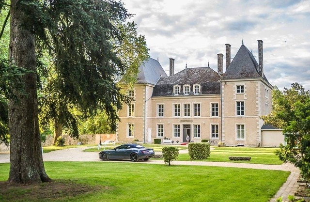 Chateau Loire for weddings, wedding castle in France, castle rental for parties, large castle with pool for rent