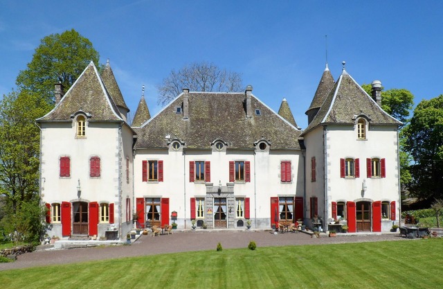Chazelles Castle from the 17th century in a park with swimming pool.