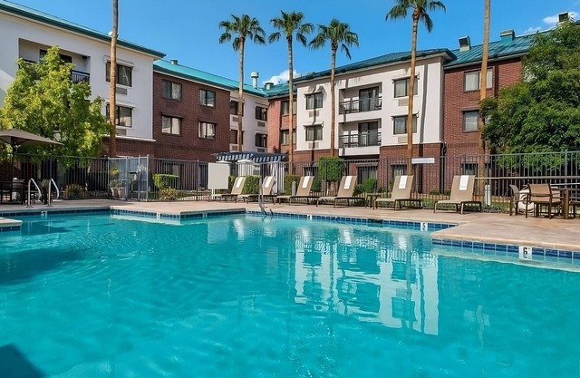 Check Out Desert Botanical Gardens! Downtown Location, Onsite Pool, Pets Allowed