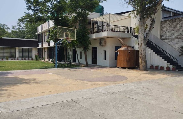 Cheerful 2-bedroom villa with big garden n sports