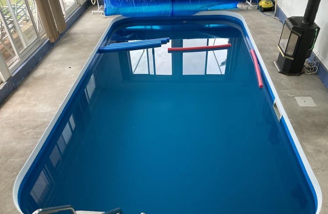 Cheerful 3 Bedroom house with indoor heated pool