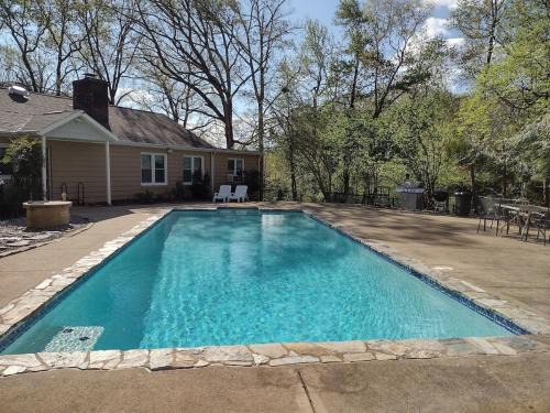 Cheerful 3 bedroom home with a sauna and summer pool
