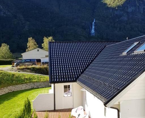 Cheerful 4-bedroom home with fireplace, 1,5km from Flåm center