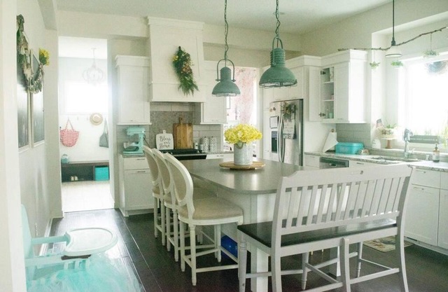 Cheerful 5 bedroom with indoor fireplace