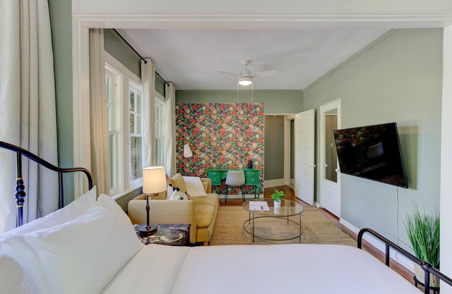 Cheerful and Chic Upper Unit Close to Everything!