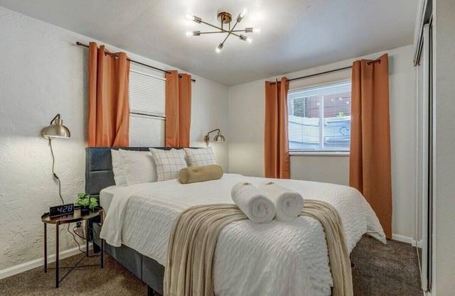 Cheerful Cove - Cozy Basement Centrally Located