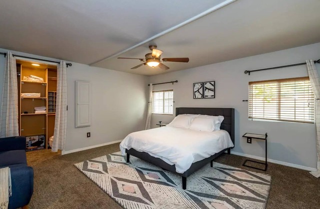Cheerful & Remodeled - 2 miles from Fresno Airport