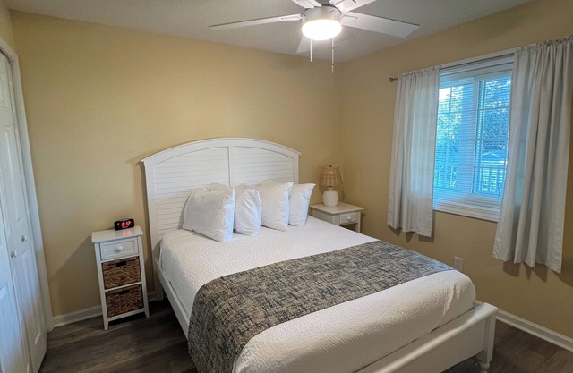 Cherry Grove 1BR screened porch w/view 2nd Floor