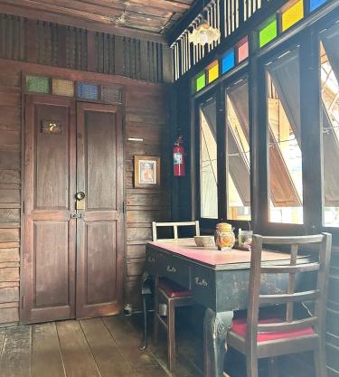 Chest's Place