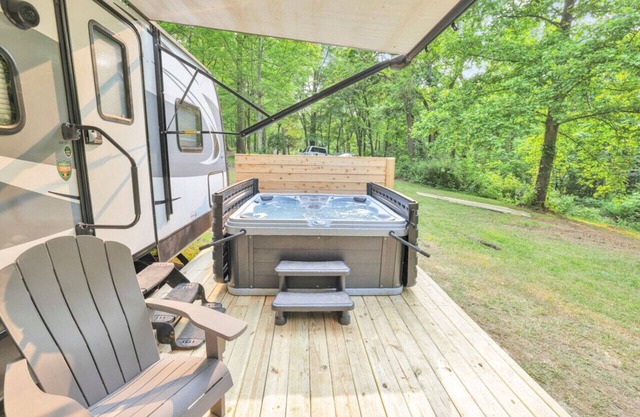 Chestnut Camper: Unique lodging experience!