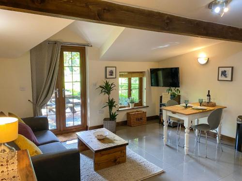 Chestnut Cottage - 27636