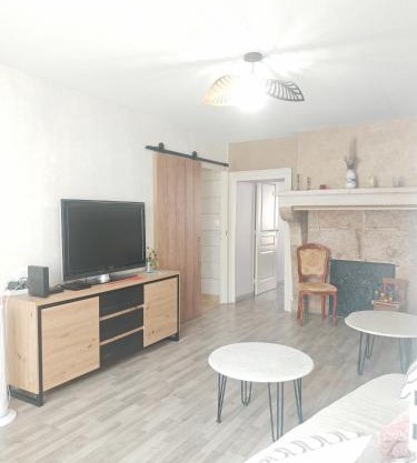 chez Émile côté face maison entière, 3 chambres, 2 salles de bains,jardin et terrasse
