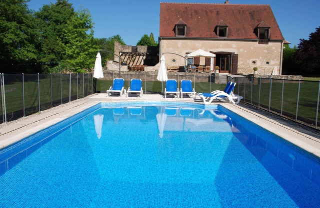 Chez Charolais - sleeps 10 guests in 5 bedrooms