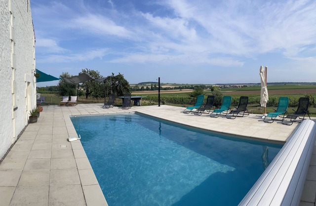 Chez Eaux de Vie - Beautiful newly converted barn for 6 - overlooking vineyards!