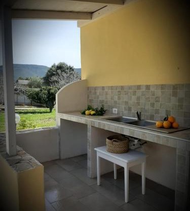 Chiara's Country (IUN R7916)