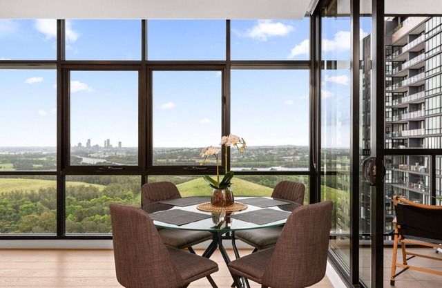 Chic 1-Bed with Pool by River, Ferry & Amenities