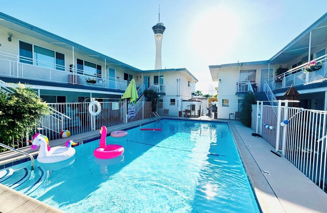 Chic 1-bedroom apartment in vibrant Las Vegas with WiFi, Strip,LVCC 1 mile,Sale