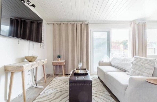 Chic 1 Bedroom Apartment w/Comfy King Bed