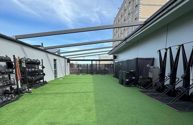 Chic 1-bedroom corporate apartment in cool Long Island City with AC