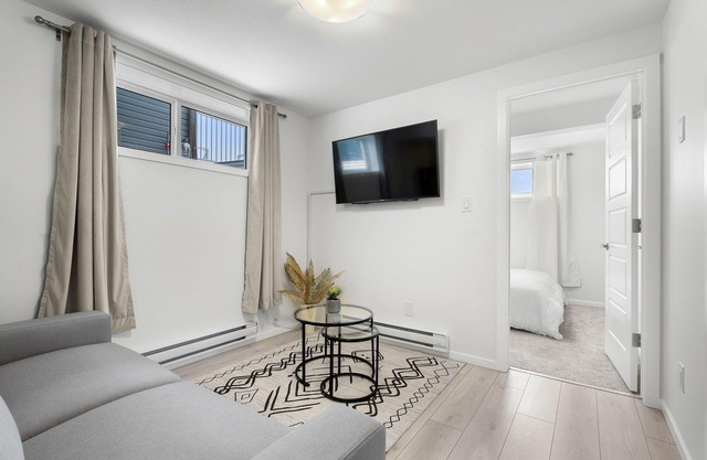 Chic 2BR Kensington Suite - Saskatoon Stay