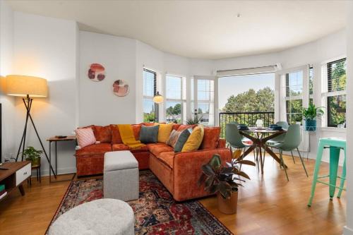 Chic 2BR King Beds Huge Patio 95 Walk Score!