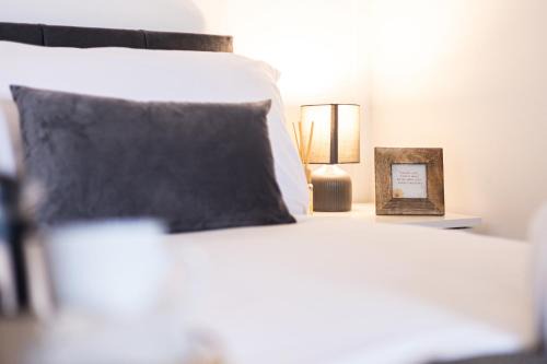 Chic 2King BD Apt London with Ensuite & Pull Out Bed