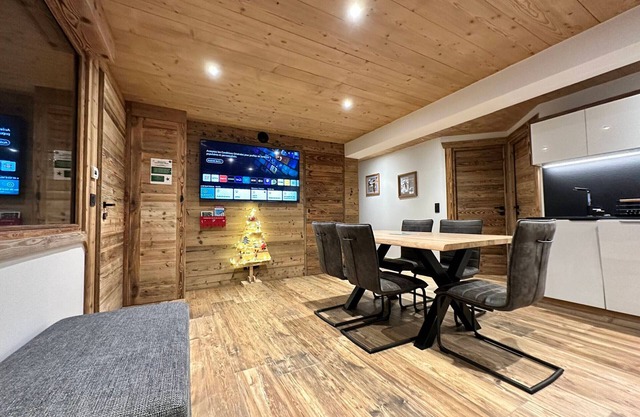 Chic Apartment in Village Center, Near Slopes, Pets Welcome