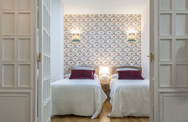 CHIC APARTMENT WITH POOL NEAR THE RETIRO