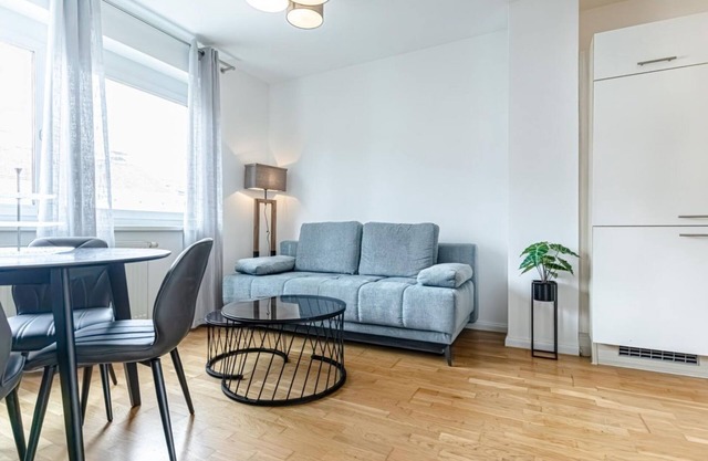 Chic & Contemporary 1BR+1LR Apt. in Central Vienna