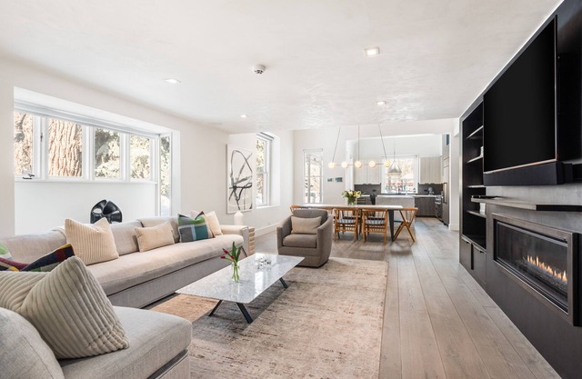 Chic, Contemporary Three Bedroom Home. 3 Blocks to Downtown Aspen!