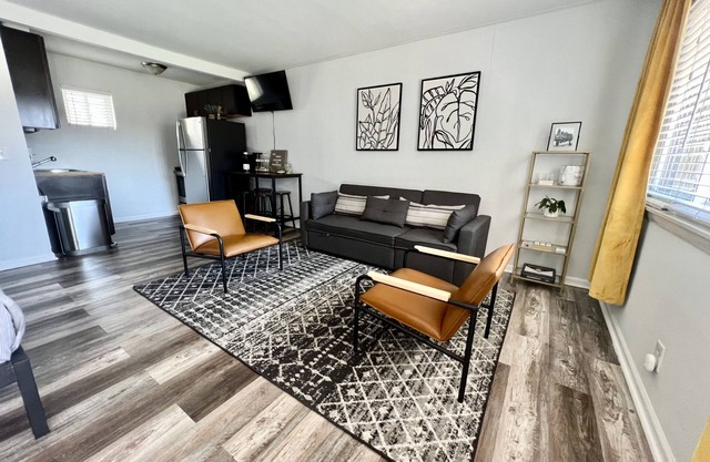 Chic Downtown Studio - Convenient to Broadway!