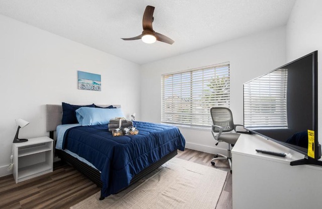 Chic Getaway Life Through Colors BNB w/pool