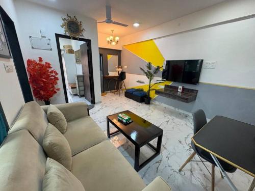 Chic Home - Bright 1 BHK close to Lilavati Hospital, Bandra west 602