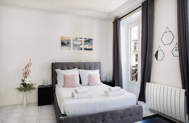 Chic location near the Opera & Shopping District