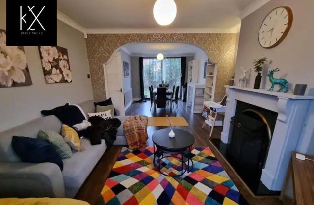 Chic Manchester Home, Free Parking, Sleeps 6