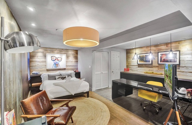 Chic Morningside Garden Suite