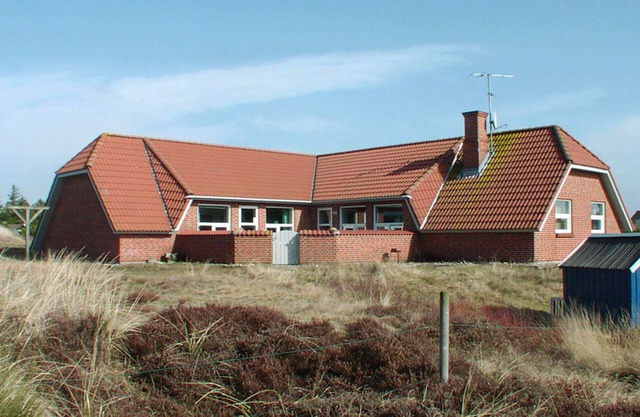 Chic pool house with whirlpool, sauna and fireplace in a quiet location