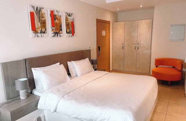 Chic studio in welcoming Accra with fitness room, WiFi, AC