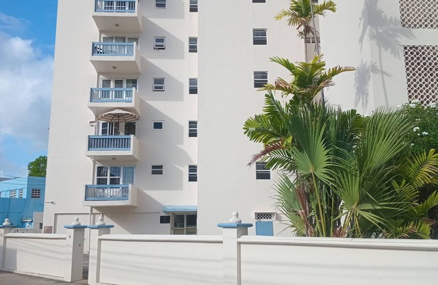 Chic studio with WiFi and AC in fantastic Bridgetown