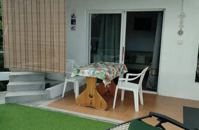 Chic studio with WiFi and AC in superb Bel Ombre