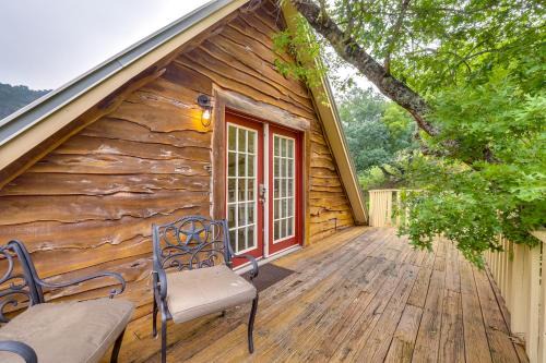 Chic Tree House Studio about 24 Mi to Bandera!