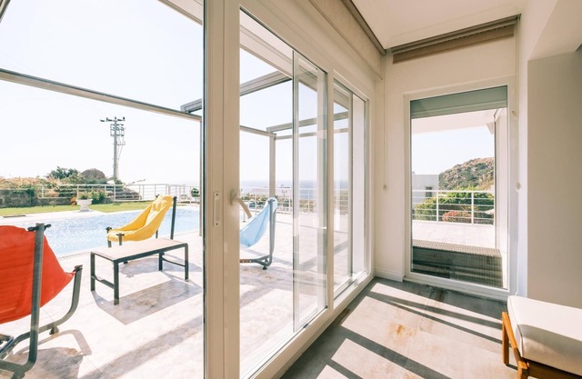 Chic Villa w Patio Pool 3 min to Beach in Bodrum