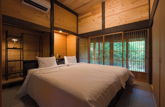 Chigi Terrace A traditional thatched roof house /Koyu-gun Miyazaki