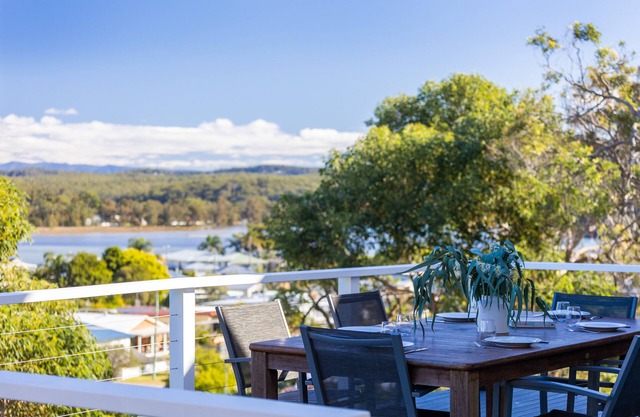 Chilltown - Coastal Escape with Lake and Mountain Views